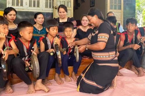 Những nữ nghệ nhân giữ thanh âm núi rừng