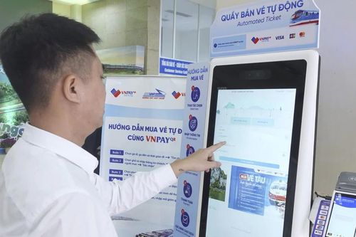 Toàn cảnh giao thông 4/10: Đường sắt giảm giá vé tháng 10, tăng phí trả vé dịp Tết