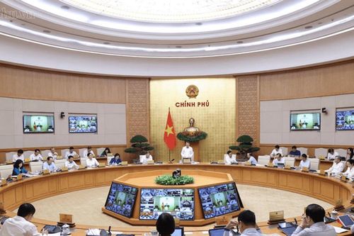 Áp lực tăng trưởng và kỷ luật thực thi