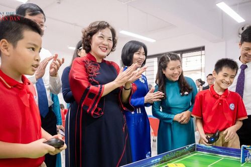 Phó Chủ tịch Quốc hội Nguyễn Thị Hồng dự Lễ khánh thành ba công trình trường học tại Hà Nội