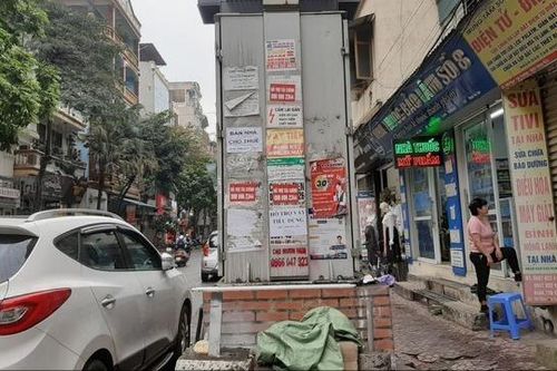 Nhếch nhác "rác quảng cáo" trên các tuyến phố