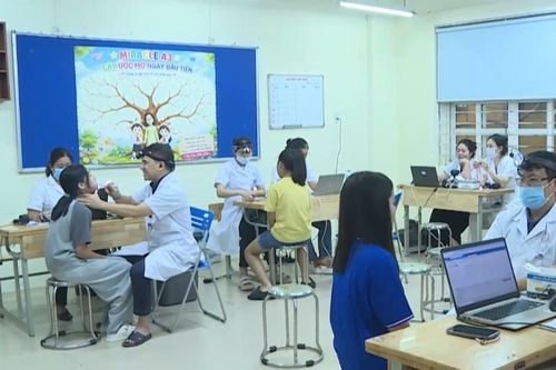 Tăng mức phụ cấp ưu đãi nghề giữ chân cán bộ y tế vùng khó khăn