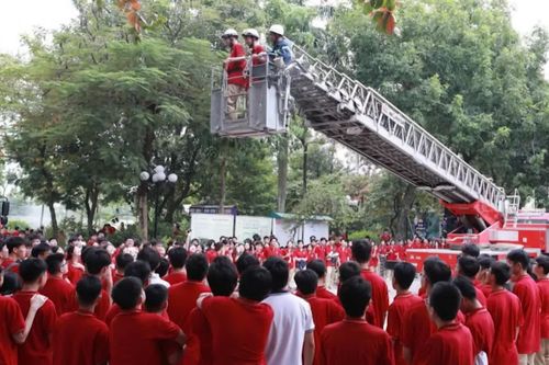 Ngăn chặn từ xa hiểm họa ma túy và bạo lực học đường