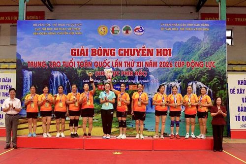 Cao Bằng giành giải nhất nội dung nữ trên 61 tuổi tại Giải Bóng chuyền hơi toàn quốc