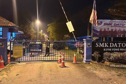 Nữ sinh 16 tuổi tử vong trong trường, 3 bạn học bị bắt