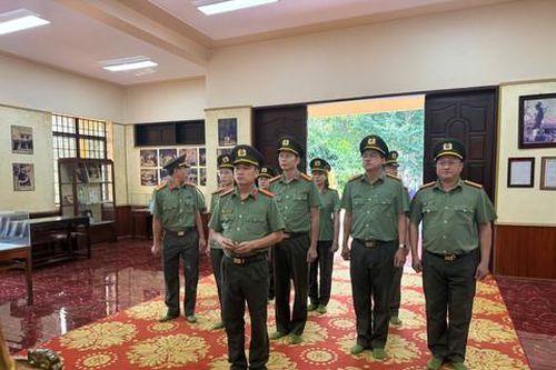 Công đoàn Công an TPHCM tưởng nhớ, tri ân Anh hùng liệt sĩ Võ Thị Sáu
