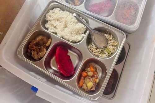 Vụ suất ăn 'giống tóp mỡ': Nhà trường tổ chức bữa ăn bán trú trở lại