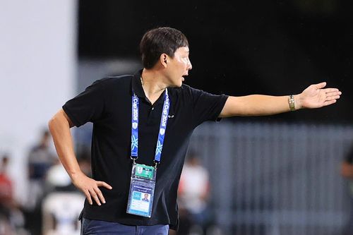 HLV Kim Sang-sik: 'Chấn thương của cầu thủ Việt Nam tích tụ qua thời gian'