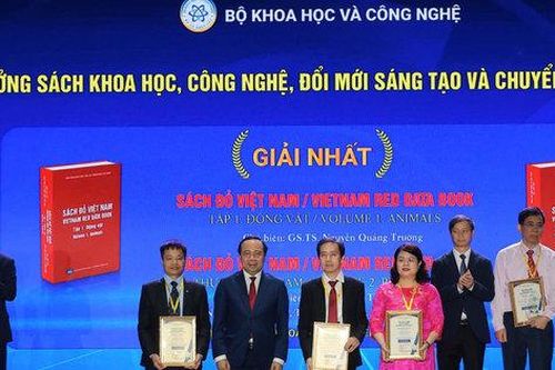 10 tác phẩm được vinh danh tại Giải thưởng Sách khoa học, công nghệ, đổi mới sáng tạo và chuyển đổi số năm 2026