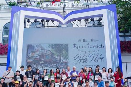 Lưu giữ hương vị Hà Nội qua ký họa và tùy bút
