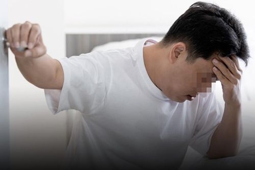 Không có biểu hiện gì, người đàn ông 40 tuổi hốt hoảng khi thấy huyết áp cao