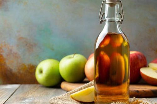 Cách dùng giấm táo giúp tóc mềm mượt và bóng khỏe tự nhiên