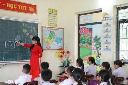 Bố trí khoảng 25.000 cán bộ quản lý sang làm giáo viên