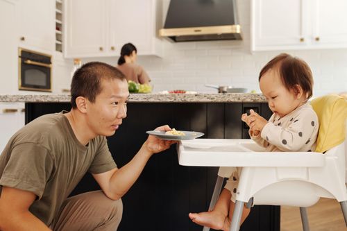 Não bộ thay đổi thế nào khi một người đàn ông làm cha?