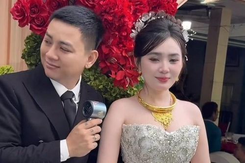Hoài Lâm chăm sóc vợ trong lễ cưới