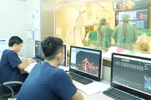 Rút ngắn khoảng cách trong tiếp cận dịch vụ y tế chất lượng cao