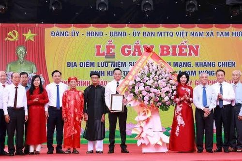 Hà Nội gắn biển di tích cách mạng kháng chiến tại đình Kim