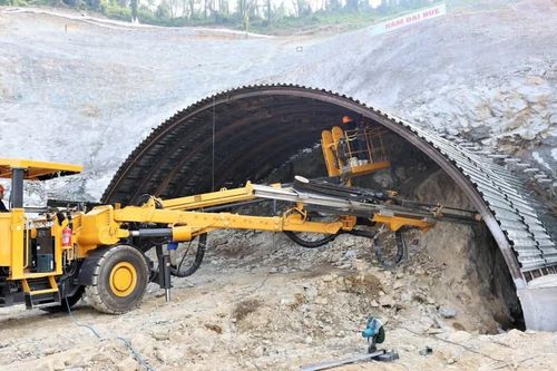 Bắt đầu thi công mái cơ cửa hầm Đại Huệ tuyến cao tốc Vinh-Thanh Thủy