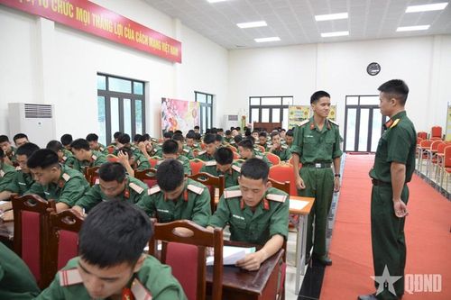 Để giờ học chính trị không còn khô khan