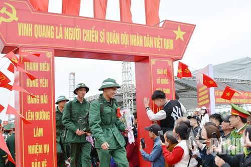 Bộ Quốc phòng trả lời về thời hạn tạm hoãn nghĩa vụ quân sự khi nhà trường xác nhận khóa học kéo dài thêm