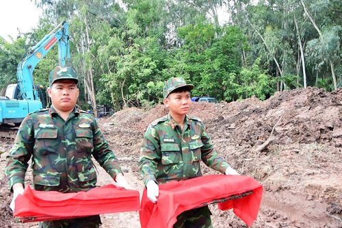 Quy tập thêm 13 bộ hài cốt liệt sĩ tại Công viên Lê Thị Riêng