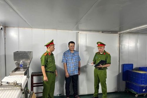 Khởi tố vụ sản xuất thực phẩm giả
