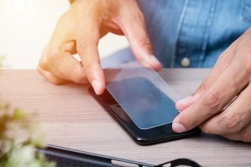 Dán màn hình smartphone là lãng phí?