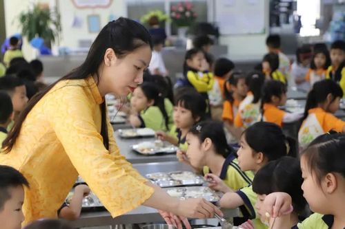 Dự kiến miễn thuế đối với doanh nghiệp cung cấp suất ăn cho trường học, bệnh viện