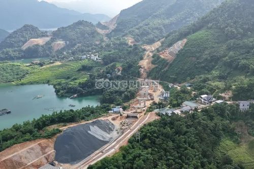 Bám núi, mở đường trên công trường cao tốc Hòa Bình - Mộc Châu