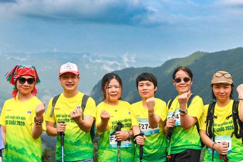 Bước chân trên mây – Chinh phục con đường đá cổ Pa vi: Nhật ký người về cuối