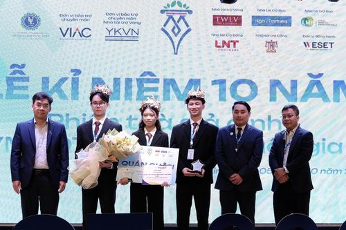 Trường Đại học Luật Hà Nội giành giải Nhất Phiên tòa giả định VMoot 2026