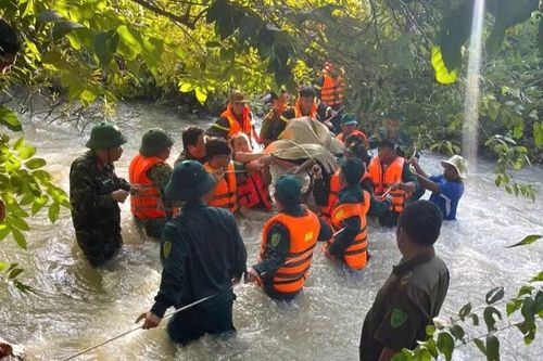 Tìm thấy thi thể người đàn ông bị nước lũ cuốn khi cắm trại ở Lâm Đồng