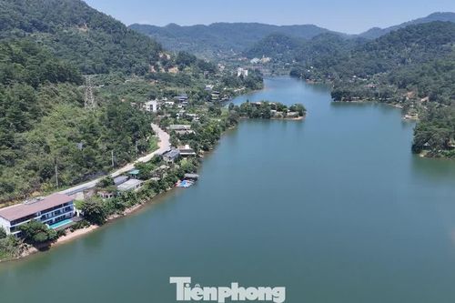 Khởi tố 2 chủ homestay lấn chiếm đất rừng ven hồ Đồng Đò