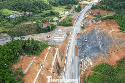 Cao Bằng: Không để thiếu vật liệu khi tăng tốc các dự án giao thông trọng điểm