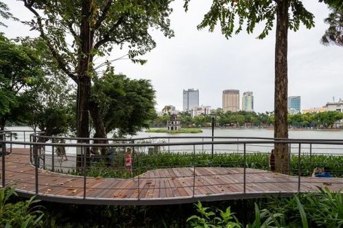 Cận cảnh 'Dải lụa ký ức' bên Hồ Gươm trước ngày mở cửa