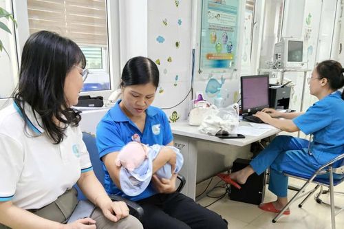 Phát hiện bé trai sơ sinh bị bỏ rơi gần Trung tâm Thể thao