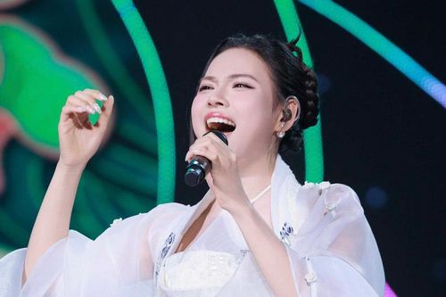 Giọng ca được PGS.TS.Tân Nhàn hết lời khen ngợi là ai?