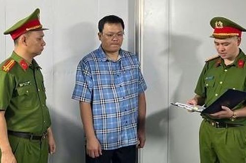 Khởi tố giám đốc công ty sản xuất hơn 1,2 triệu viên sủi giả