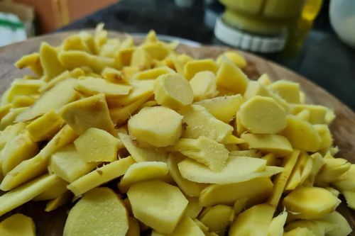 Hai lát gừng sau bữa ăn có giúp dạ dày nhanh rỗng?