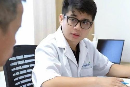 Cứ đau đầu là tiêm bổ não: Bác sĩ nói gì?