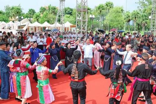 Khi văn hóa Việt được kể bằng ngôn ngữ sân khấu đương đại