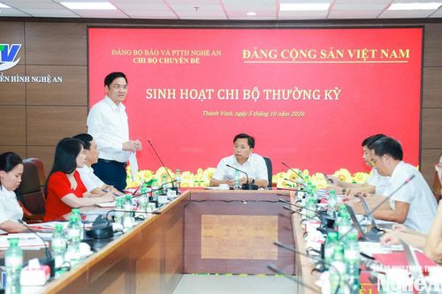 Phó Bí thư Thường trực Tỉnh ủy Hoàng Nghĩa Hiếu dự sinh hoạt chi bộ tại Đảng bộ Báo và phát thanh, truyền hình Nghệ An