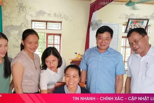 Xã Tứ Mỹ trang bị máy vi tính hỗ trợ các thôn chuyển đổi số