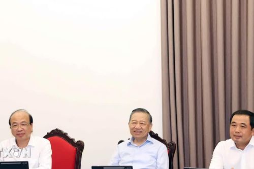 Ngày làm việc thứ nhất Hội nghị Trung ương 4, khóa XIV