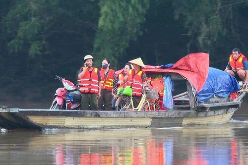 Ước mơ bên dòng sông Gianh: Bao giờ có một cây cầu?