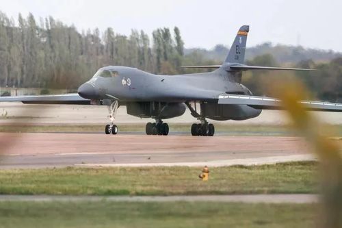 Mỹ bất ngờ rút loạt B-1, B-52 khỏi căn cứ ở Anh