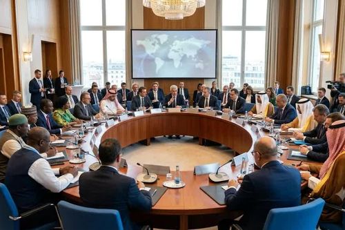 OPEC+ “đóng băng” hạn ngạch khai thác dầu tháng 11
