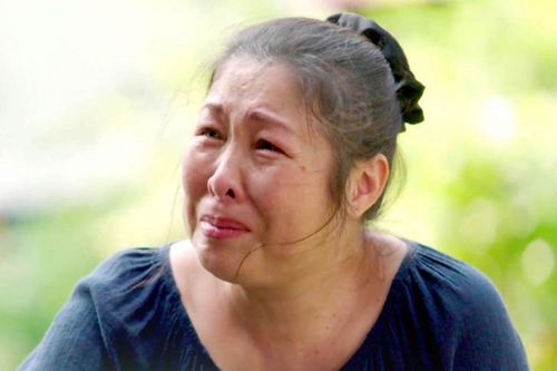 NSND Hồng Vân bật khóc