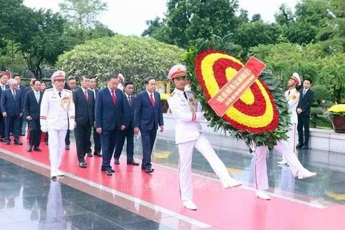 Lãnh đạo Đảng, Nhà nước đặt vòng hoa tại Đài tưởng niệm các Anh hùng liệt sĩ