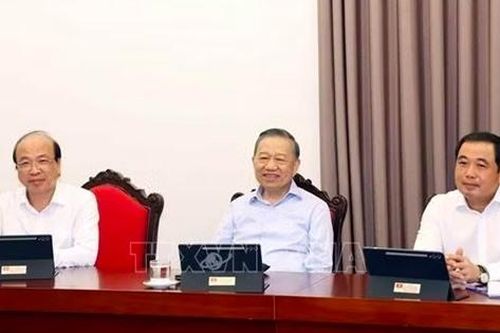 Ngày làm việc thứ nhất Hội nghị Trung ương 4, khóa XIV